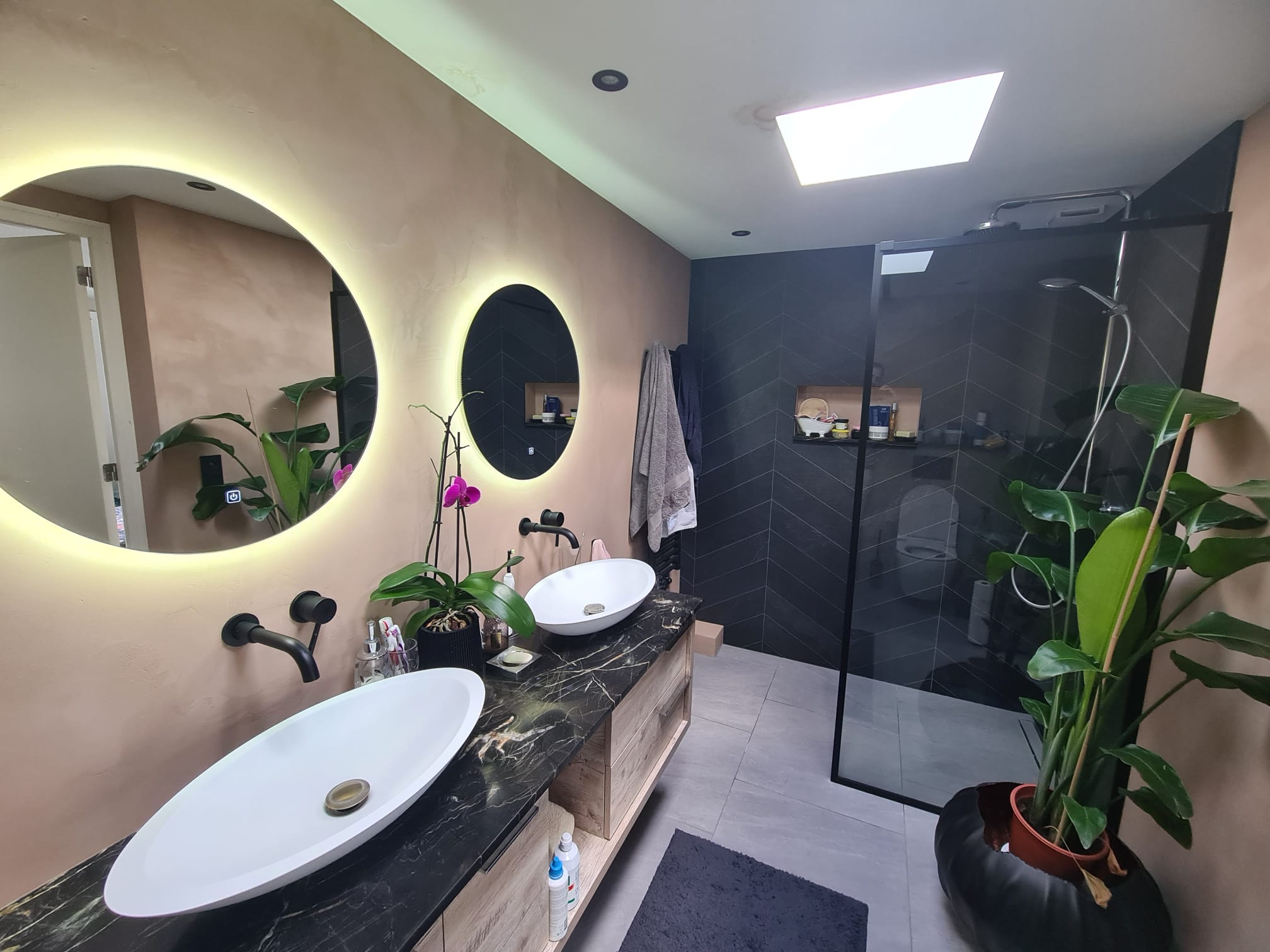 Luxe badkamer interieur ontwerp met premium afwerking